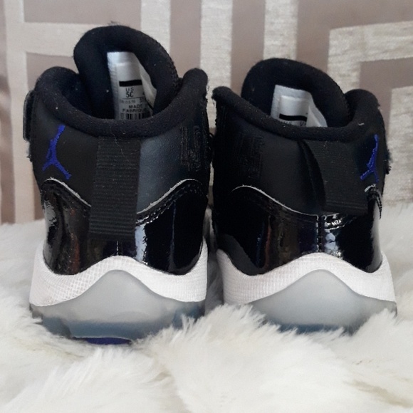 Michael Jordan's  tennis shoes size 5 - Picture 3 of 4